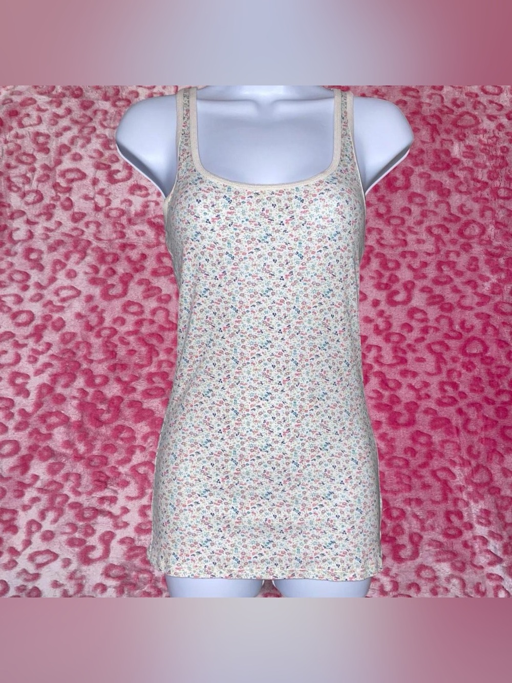 DAMAGED - vintage y2k Mossimo Supply Co white floral tank top